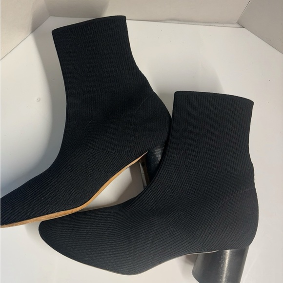 Vince. Black Sweater Sock Booties Sz 8 - Picture 7 of 8